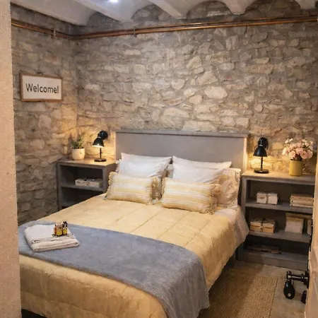 Casa Del Castell De *